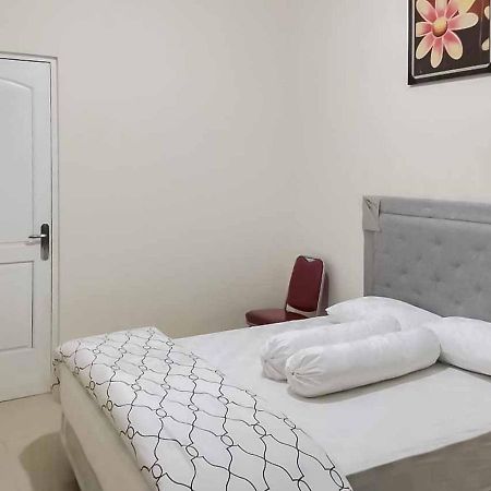 Wisma Talenta Mitra Reddoorz Джакарта Екстериор снимка