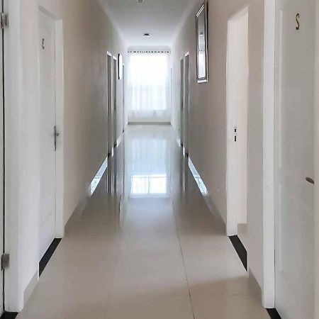 Wisma Talenta Mitra Reddoorz Джакарта Екстериор снимка