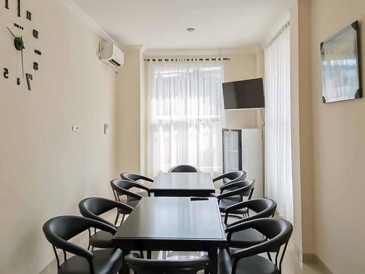 Wisma Talenta Mitra Reddoorz Джакарта Екстериор снимка