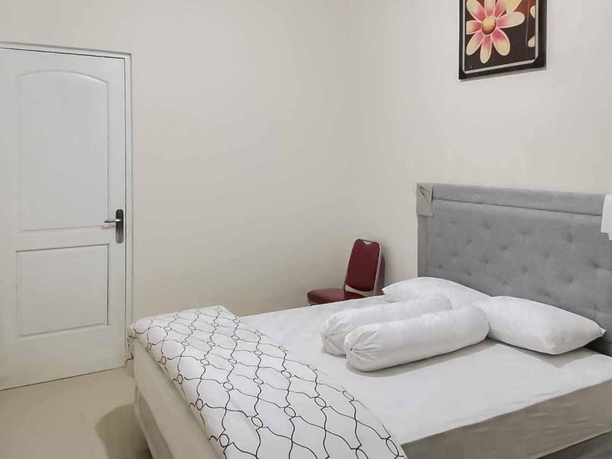 Wisma Talenta Mitra Reddoorz Джакарта Екстериор снимка